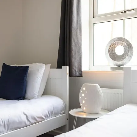Host & - Shipwright Apartment Whitby