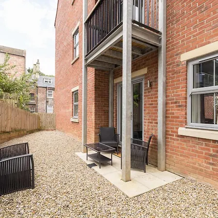 Host & - Shipwright *