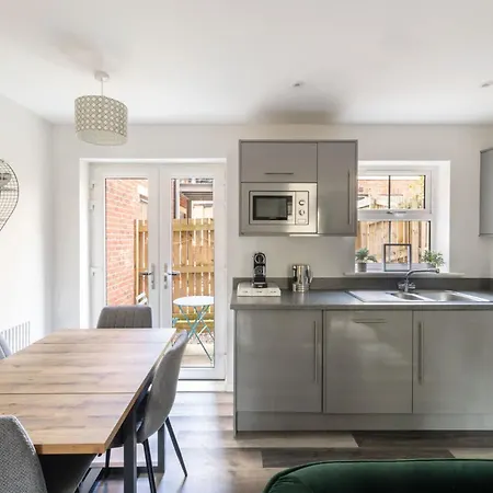 Host & - Shipwright * Whitby