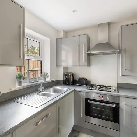 Host & - Shipwright Apartment
