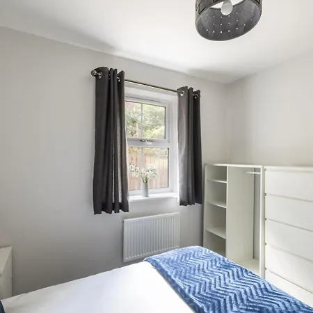 Host & - Shipwright *