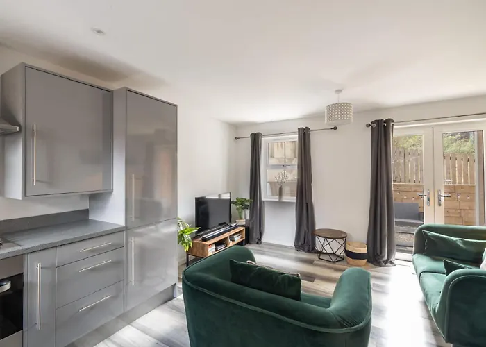 Host & - Shipwright *