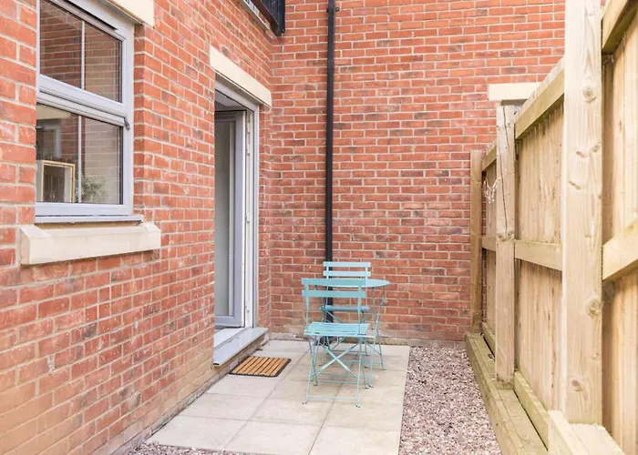 Host & - Shipwright *