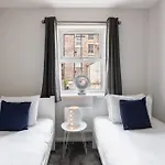 Host & - Shipwright Apartment
