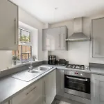 Host & - Shipwright Apartment