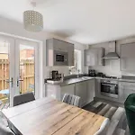 Host & - Shipwright Apartment